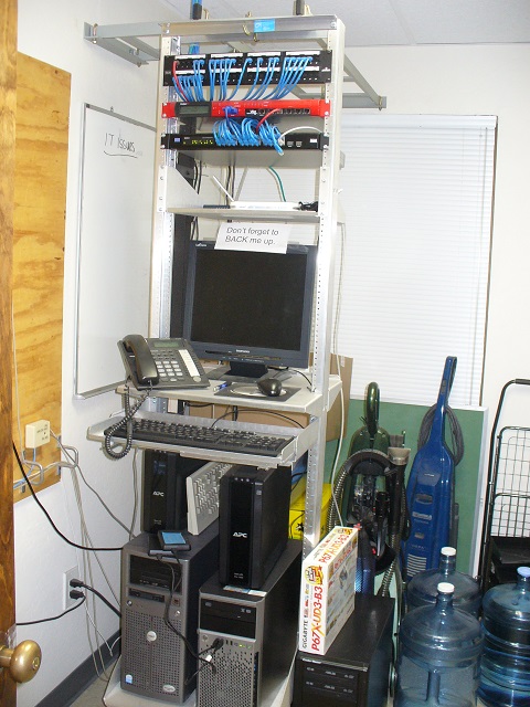 Free Standing Equipment Rack